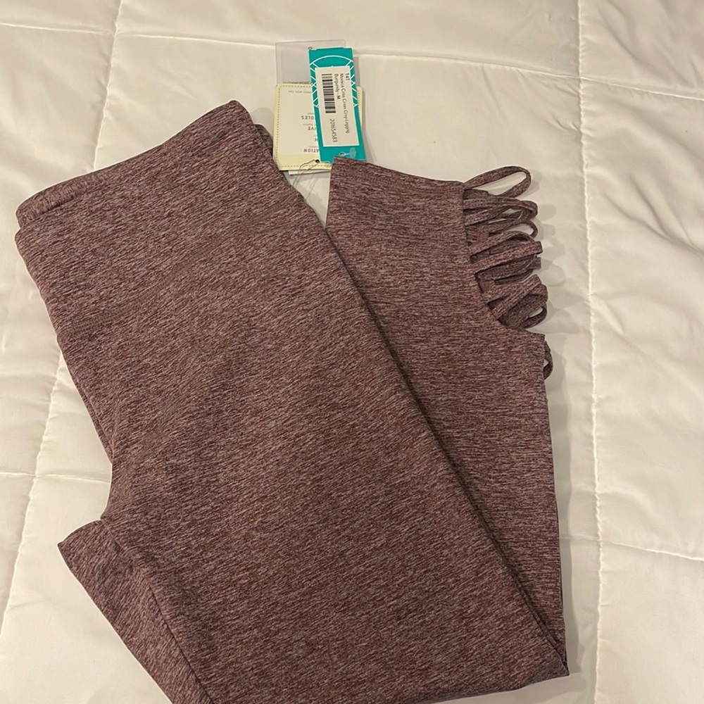 T4T Monica Criss Cross Crop Legging size Medium
